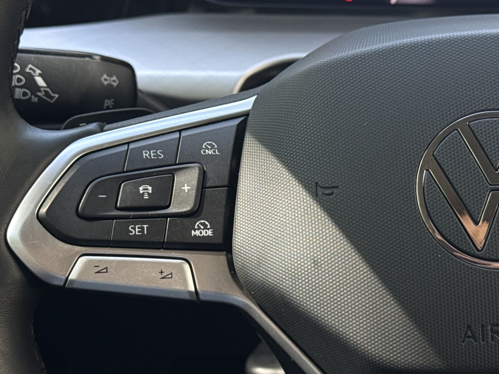 Volkswagen Golf - zdjęcie 18