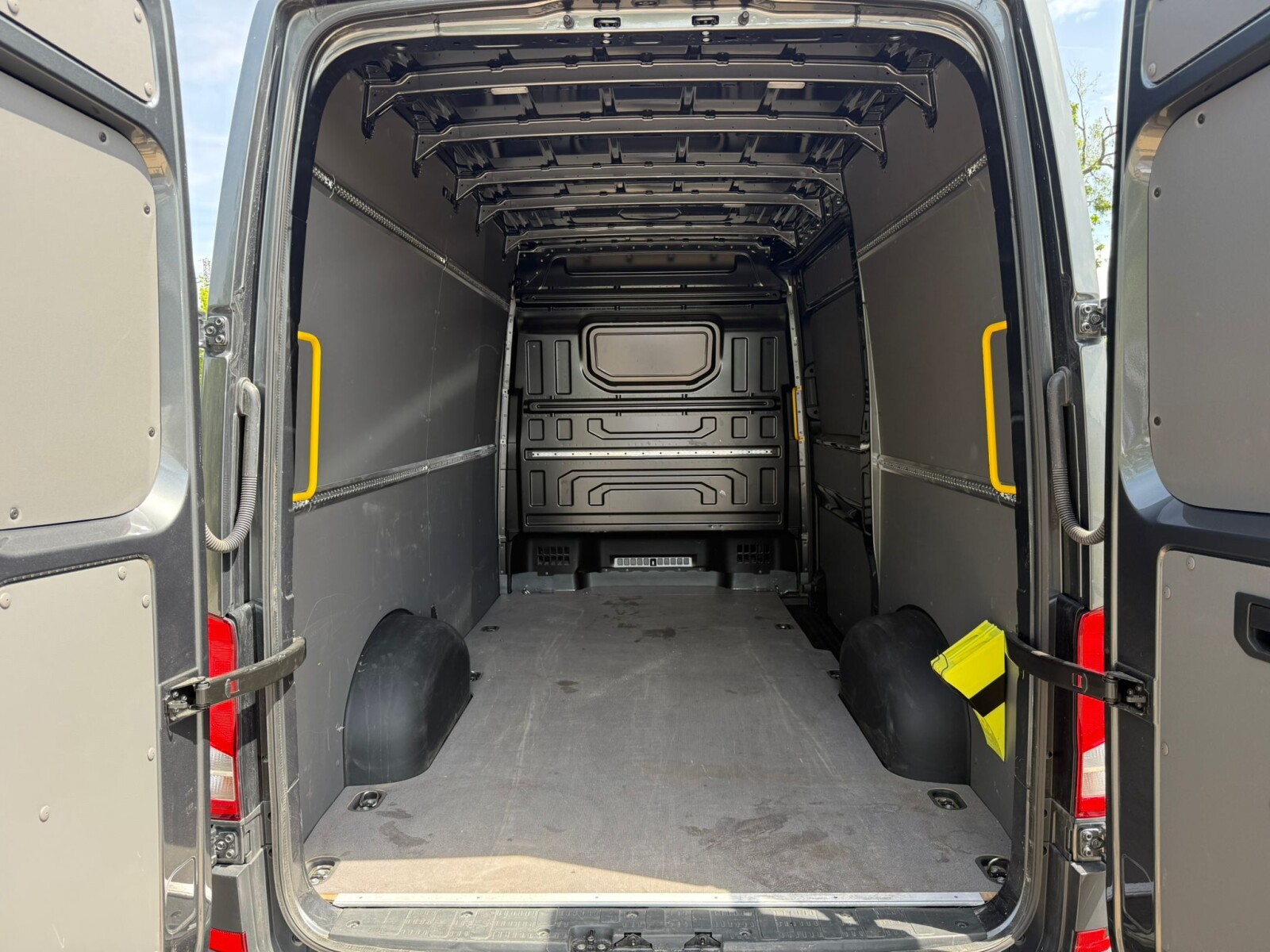 Volkswagen Crafter - zdjęcie 9