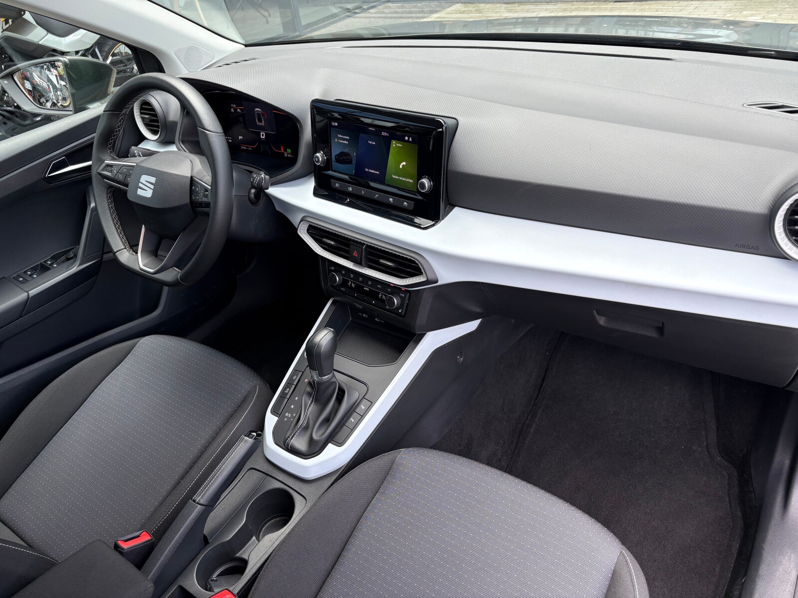 Seat Arona - zdjęcie 15