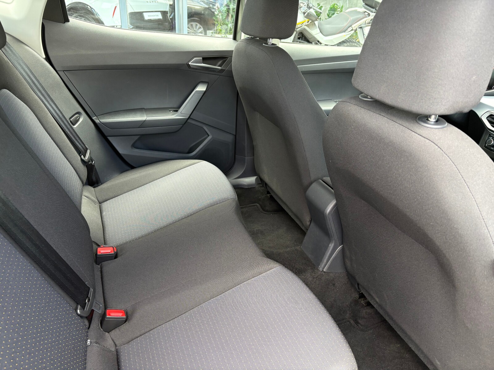 Seat Arona - zdjęcie 14