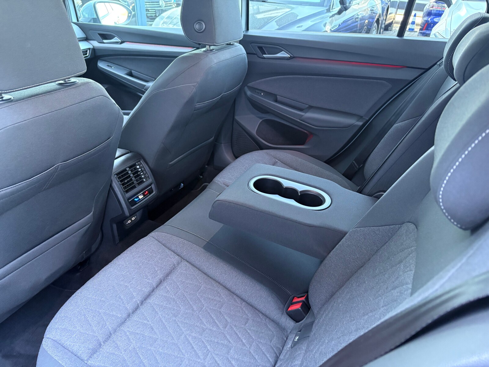 Volkswagen Golf - zdjęcie 14