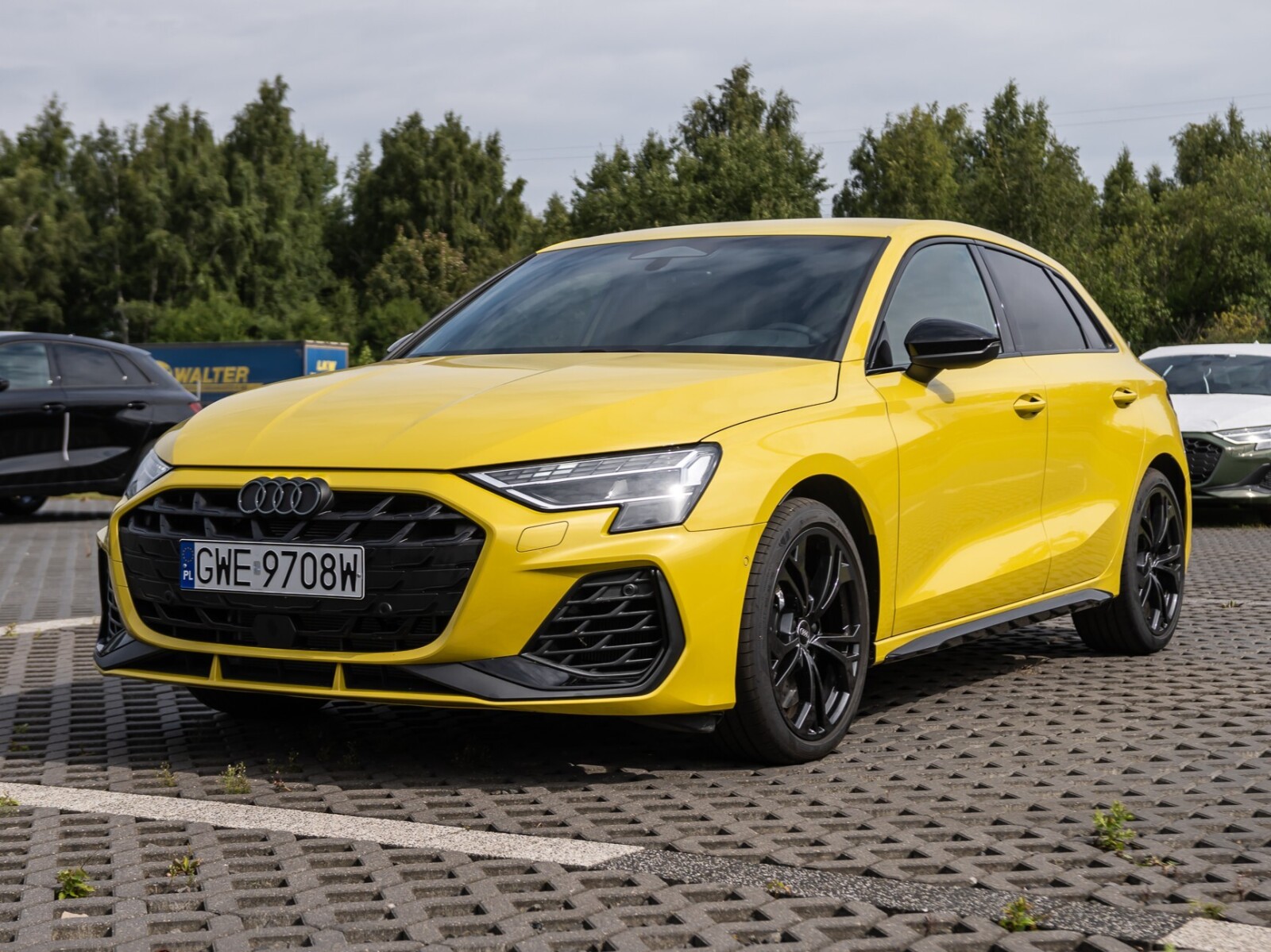 Od ręki / Matrix LED / Akt. tempomat / Audio SONOS / Park assist