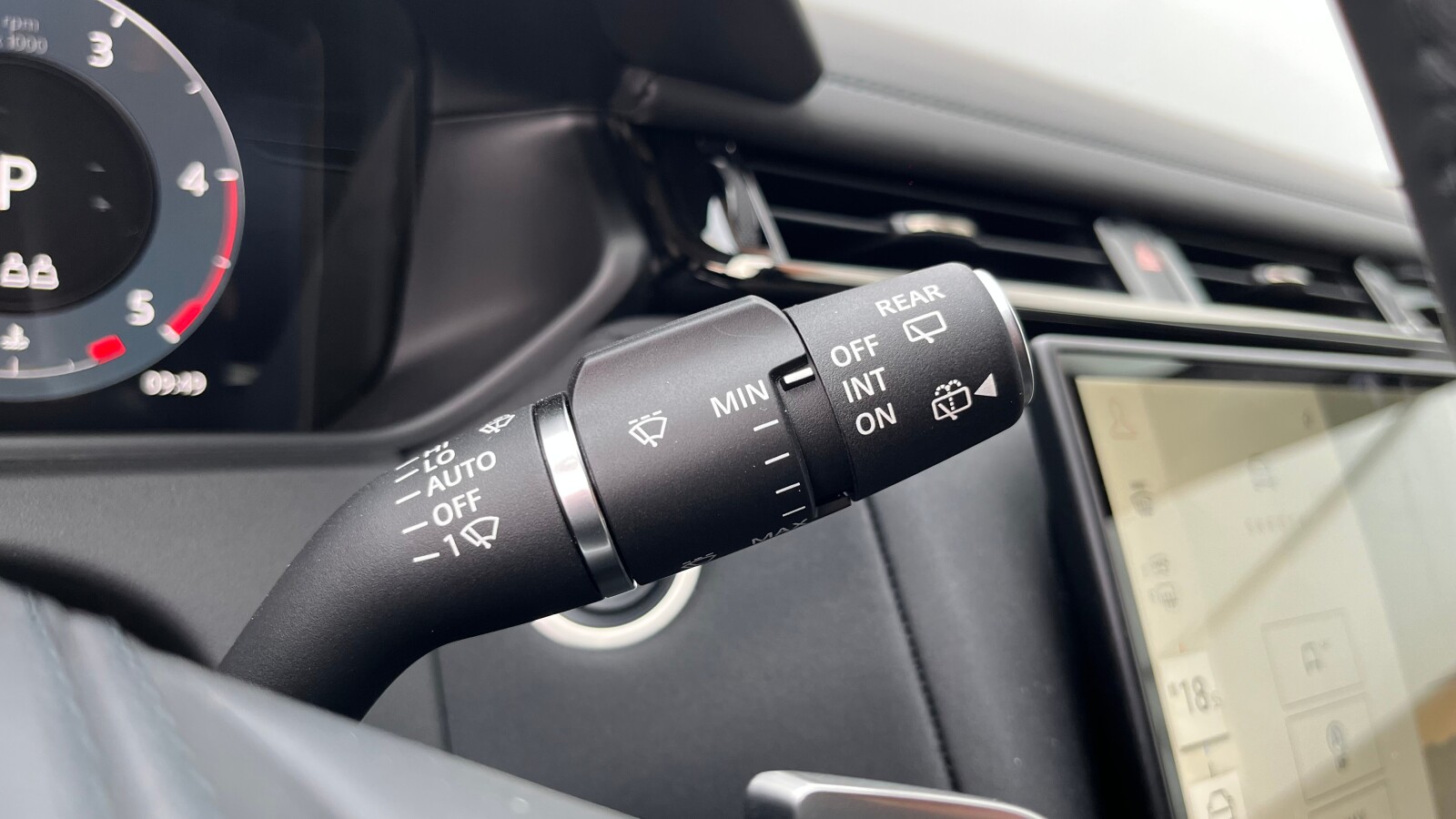 Land Rover Range Rover Velar - zdjęcie 15
