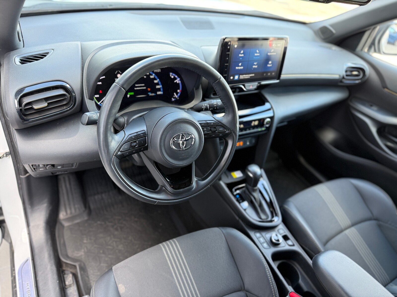 Toyota Yaris Cross - zdjęcie 16