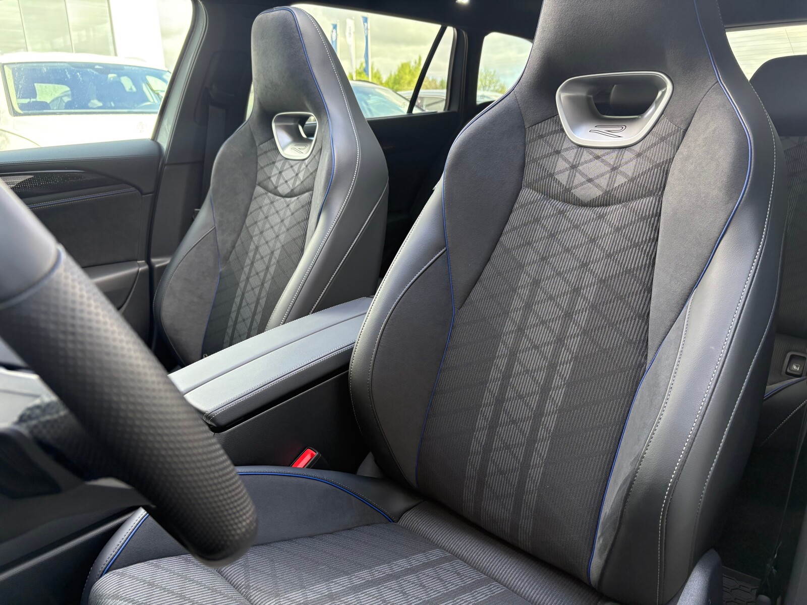 Volkswagen Passat Variant - zdjęcie 12