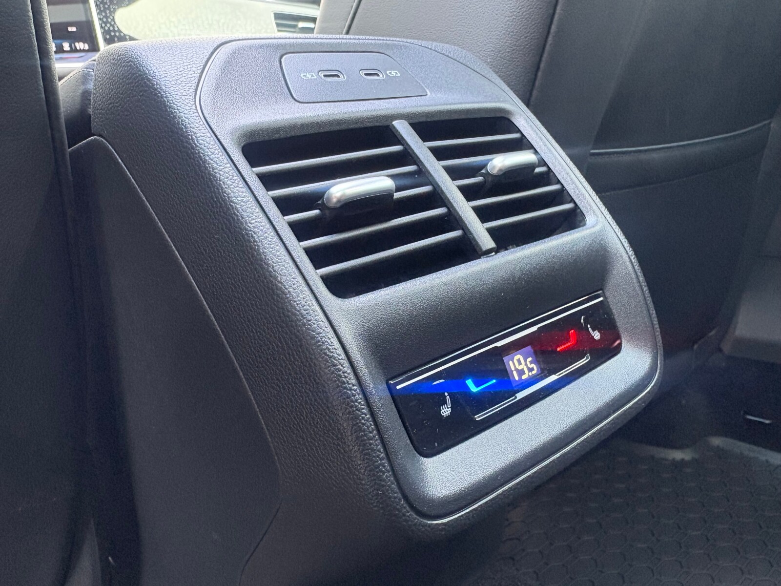 Volkswagen Passat Variant - zdjęcie 15