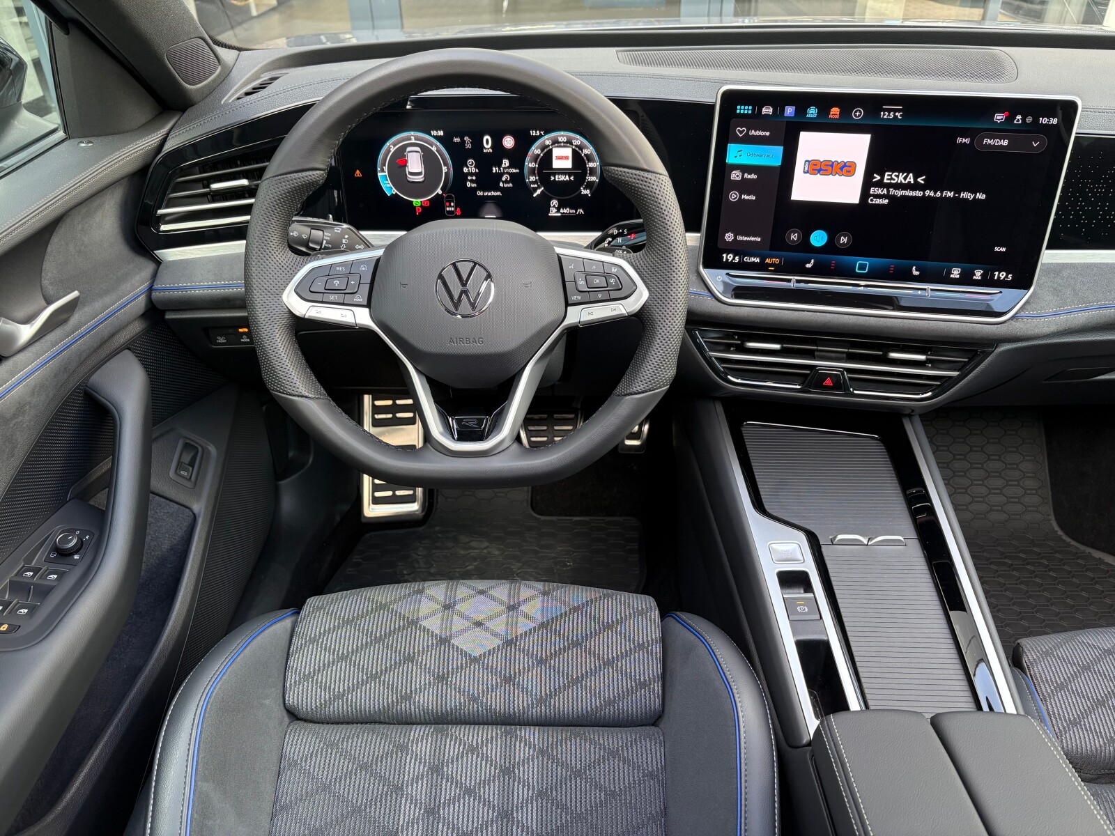 Volkswagen Passat Variant - zdjęcie 10