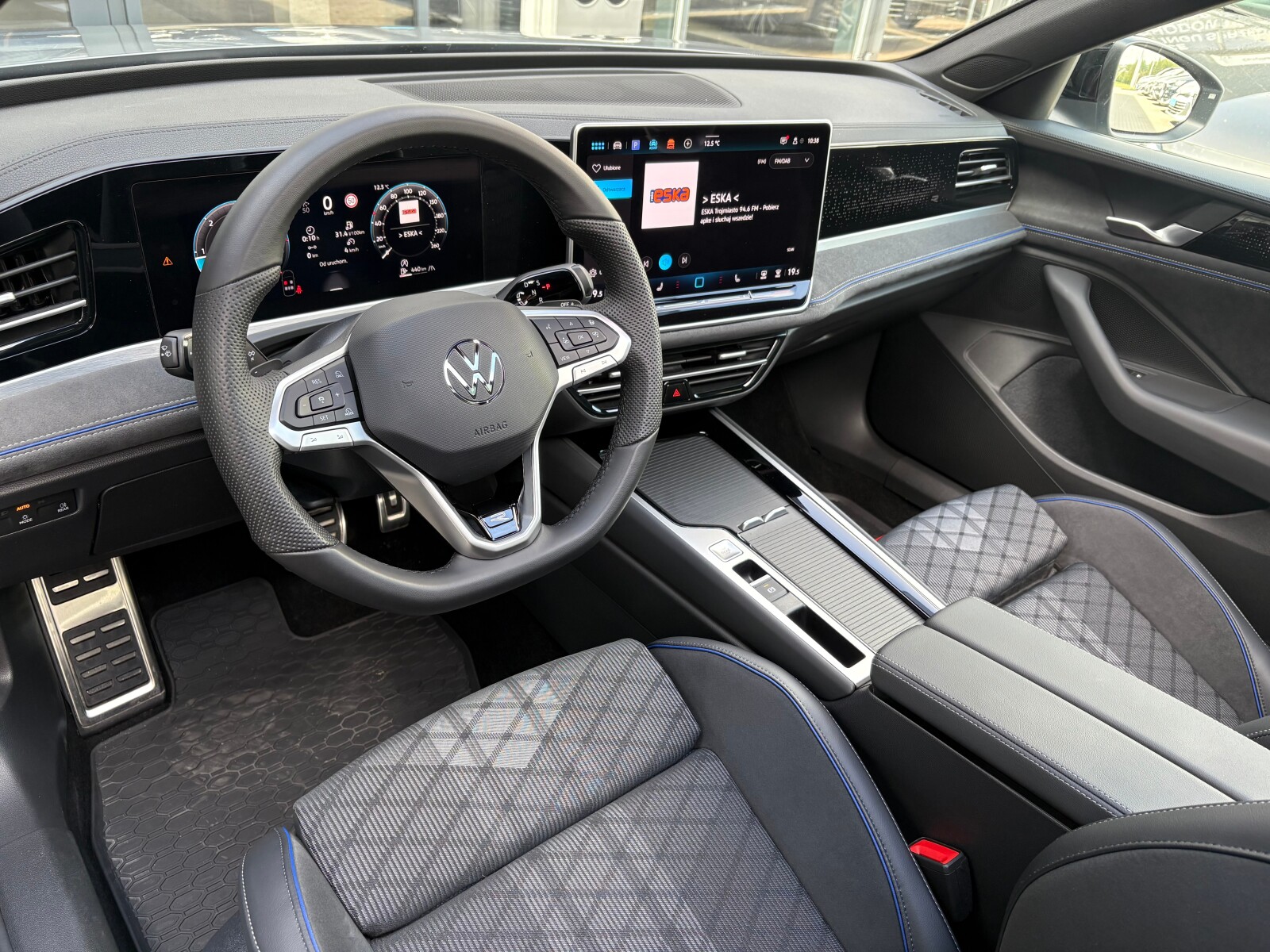 Volkswagen Passat Variant - zdjęcie 11