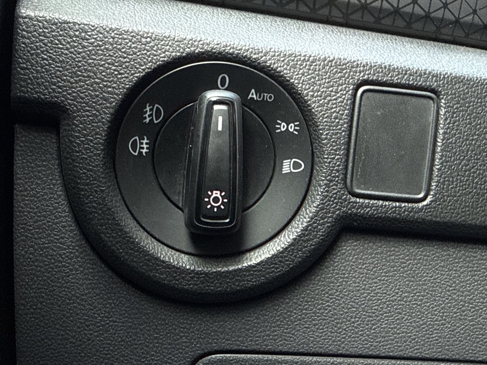 Volkswagen T-Cross - zdjęcie 12