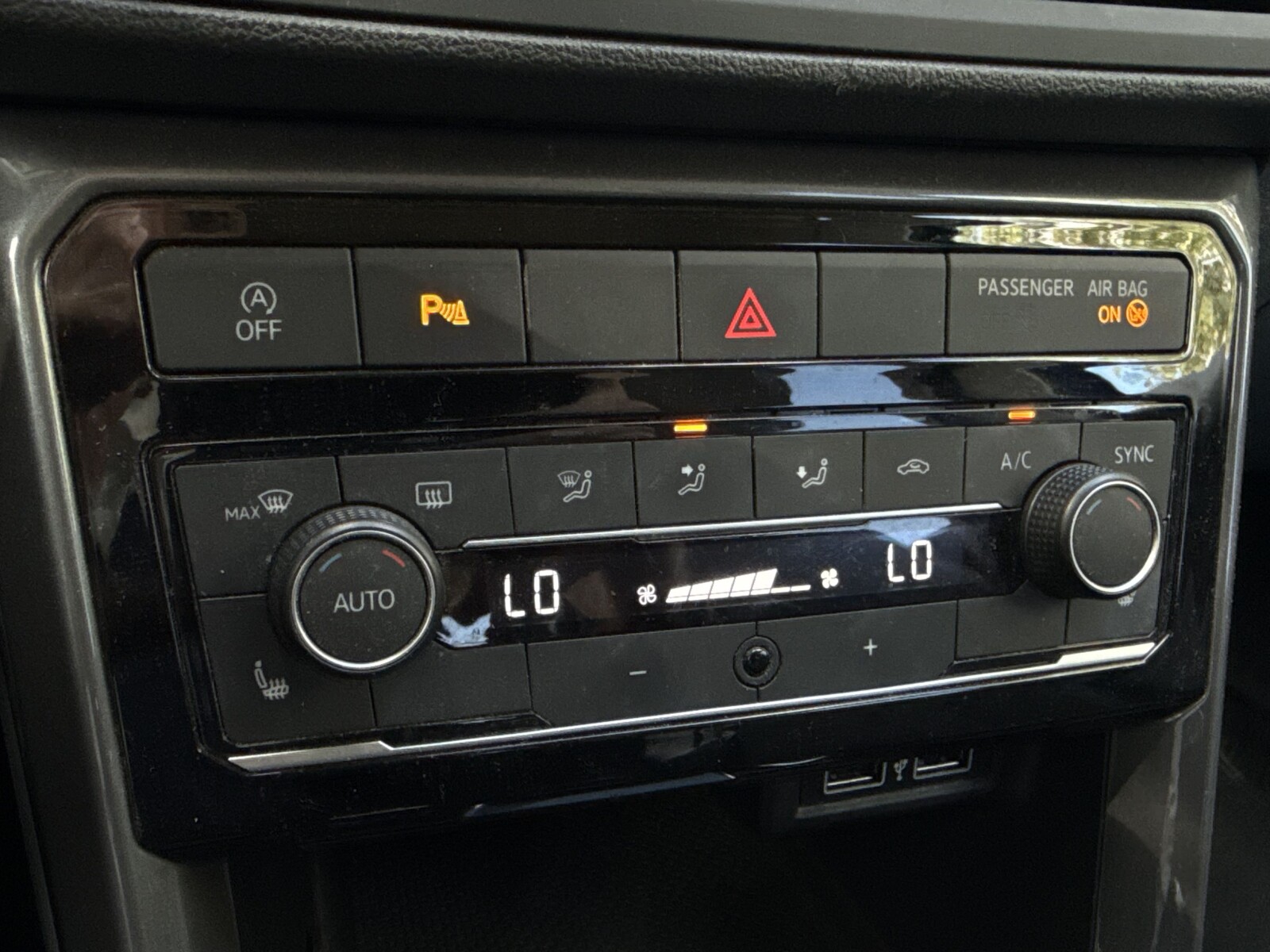 Volkswagen T-Cross - zdjęcie 16