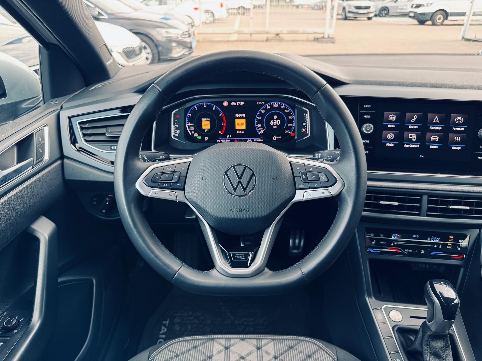 Volkswagen Taigo - zdjęcie 16