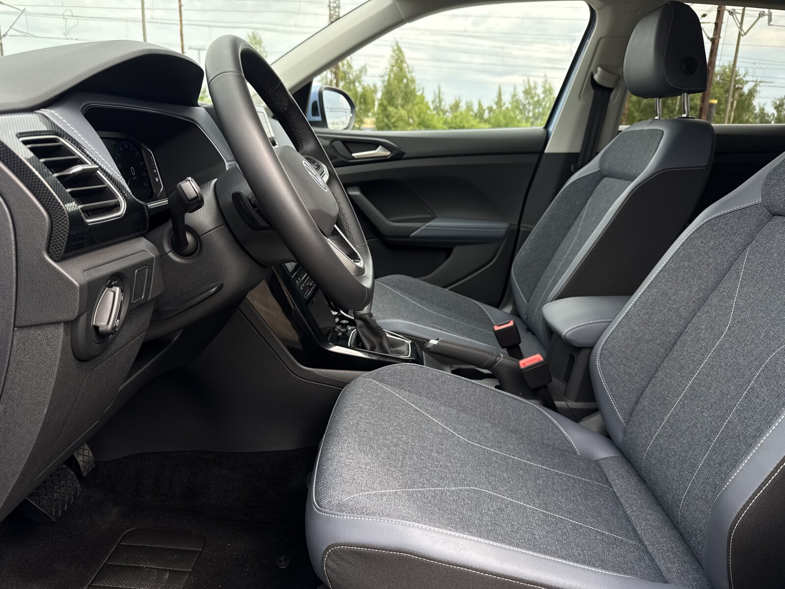 Volkswagen T-Cross - zdjęcie 12