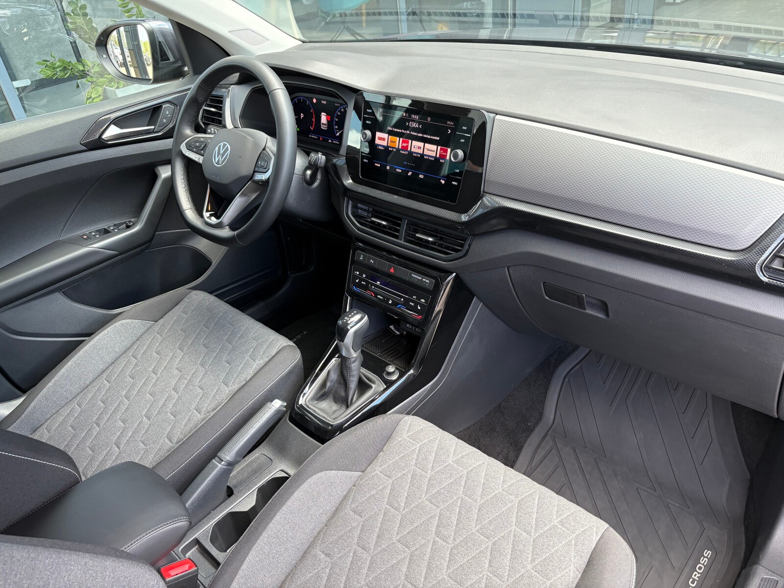 Volkswagen T-Cross - zdjęcie 16
