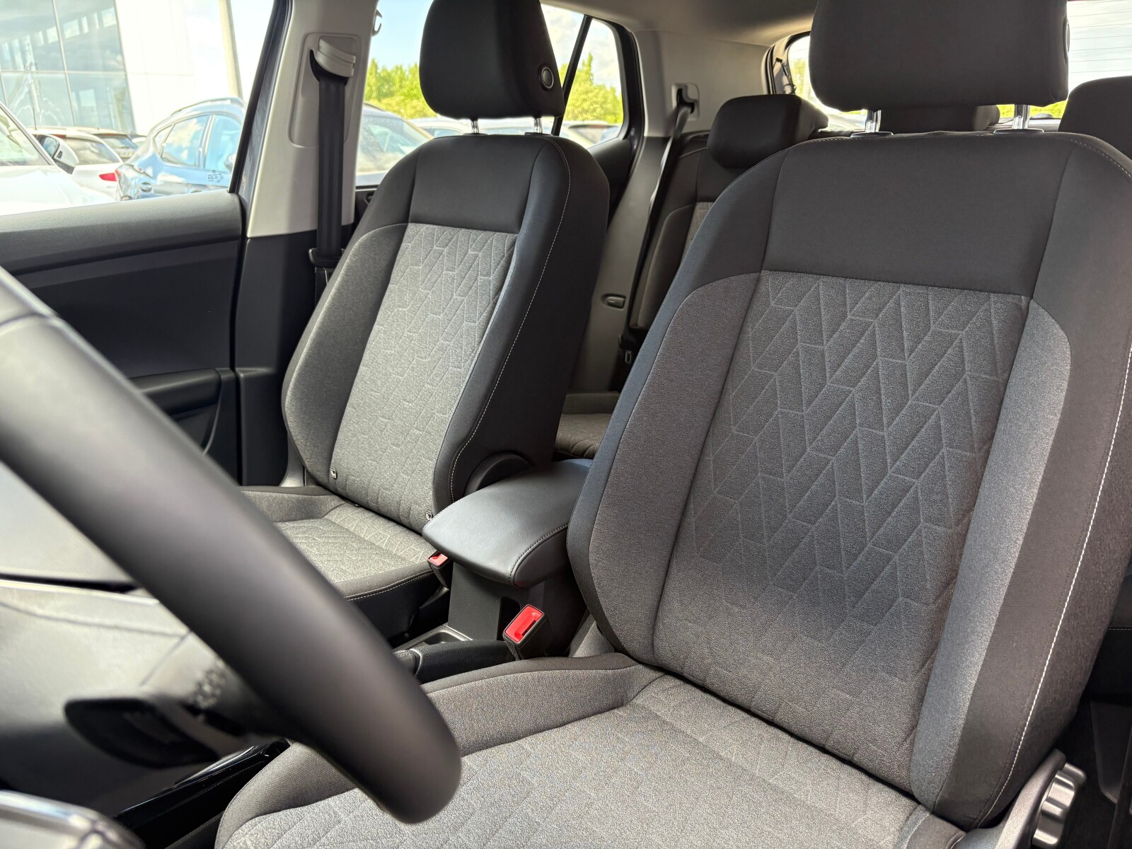 Volkswagen T-Cross - zdjęcie 13