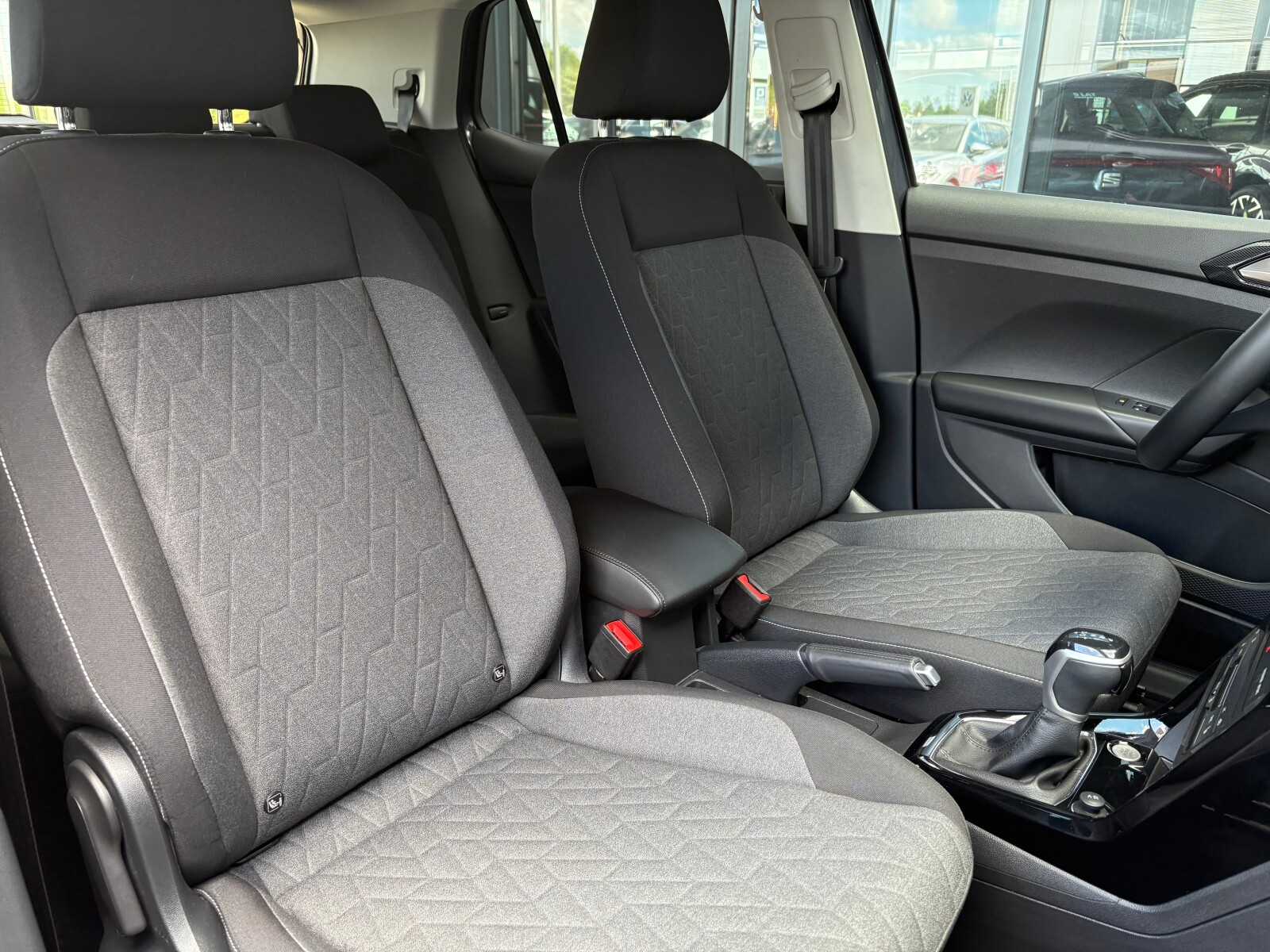 Volkswagen T-Cross - zdjęcie 17