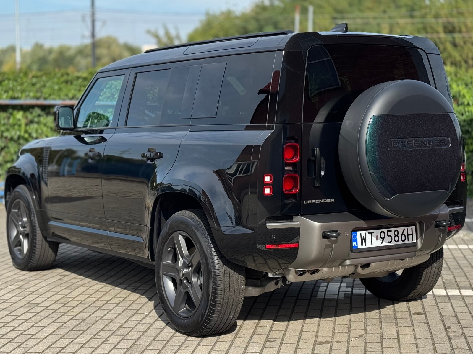 Land Rover Defender - zdjęcie 3