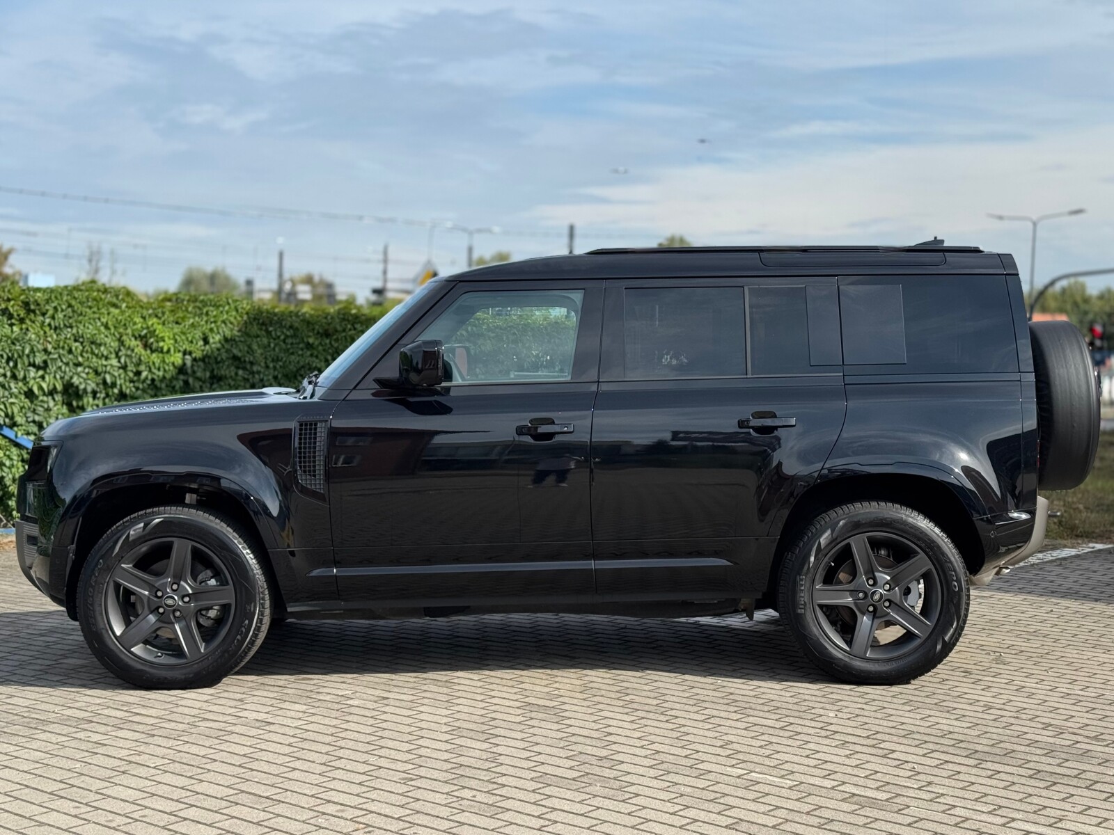 Land Rover Defender - zdjęcie 2