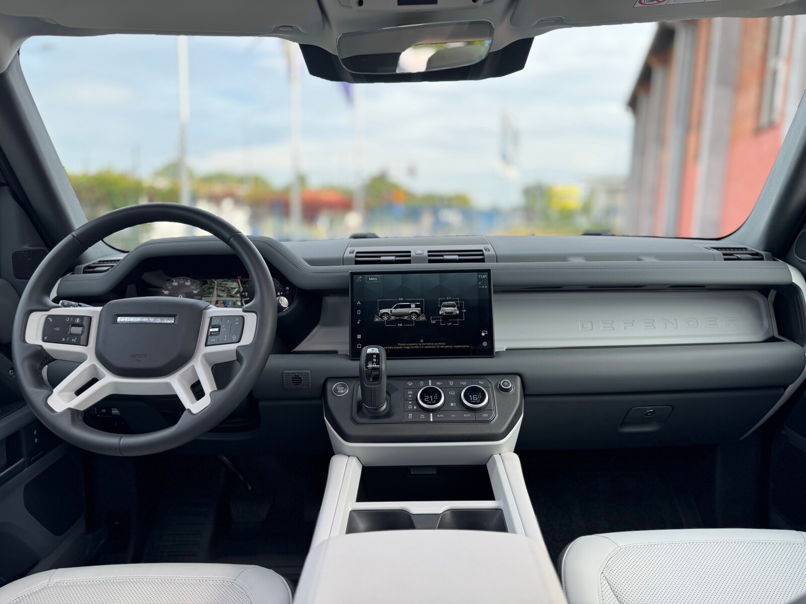 Land Rover Defender - zdjęcie 27