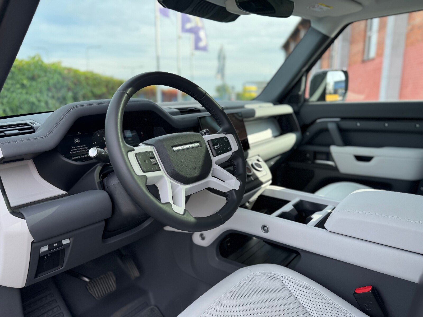Land Rover Defender - zdjęcie 9