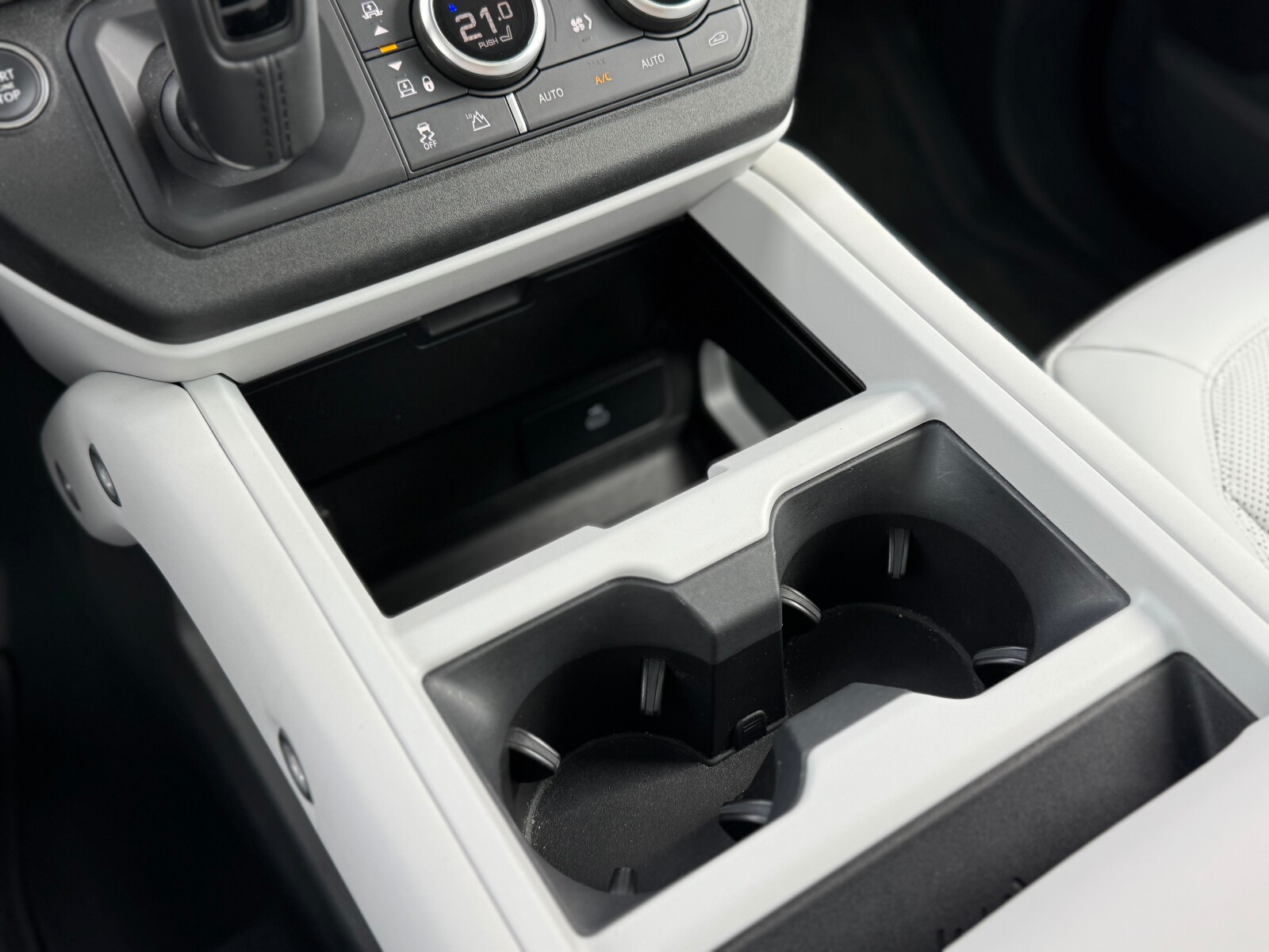 Land Rover Defender - zdjęcie 23