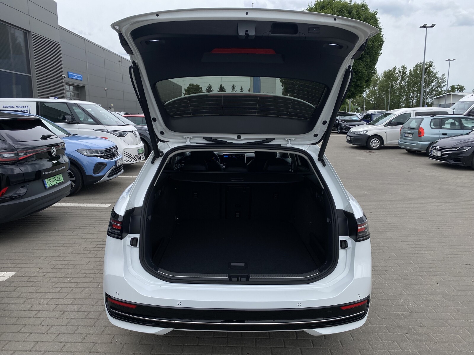 Volkswagen Passat Variant - zdjęcie 36