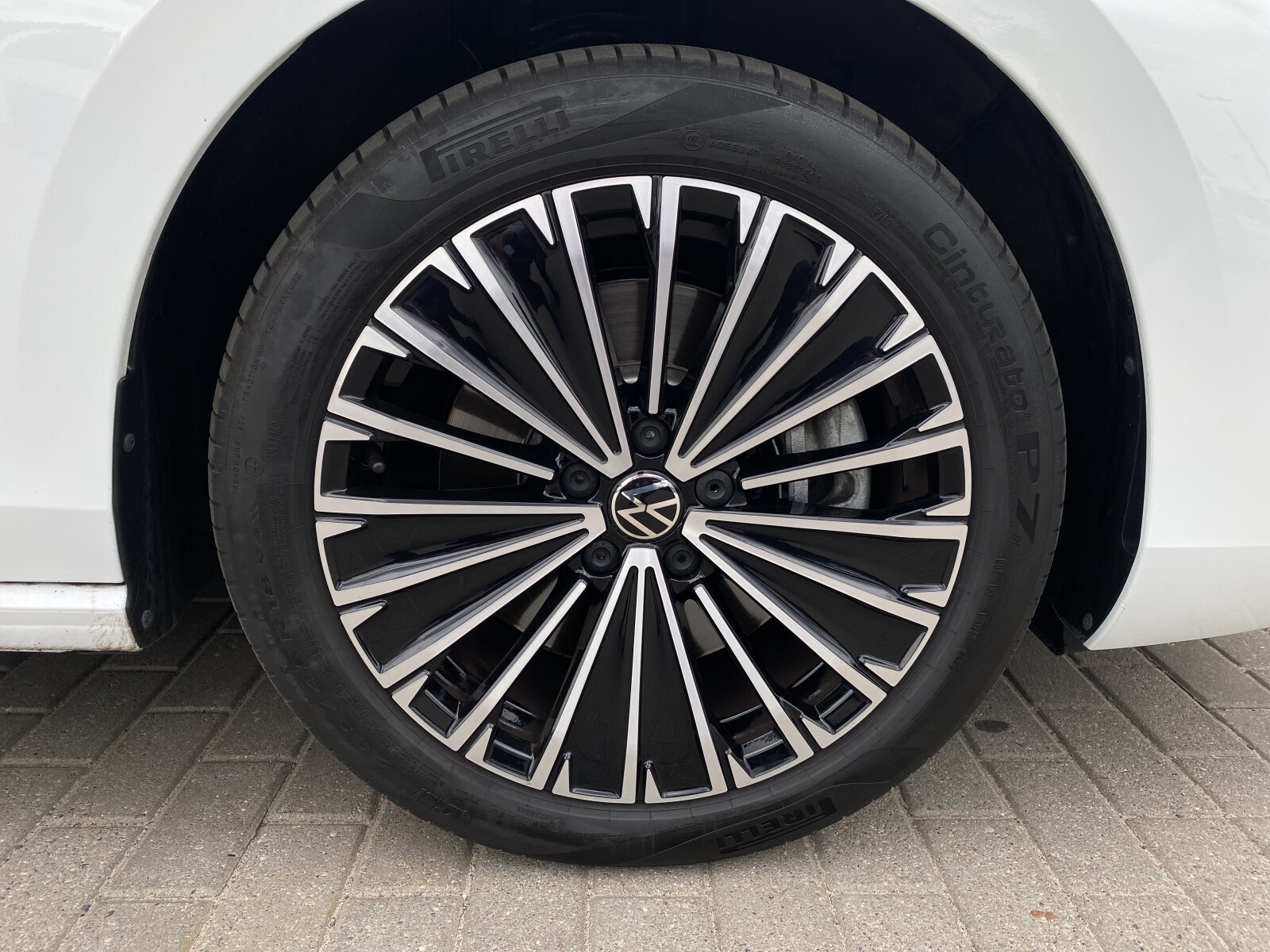 Volkswagen Passat Variant - zdjęcie 39