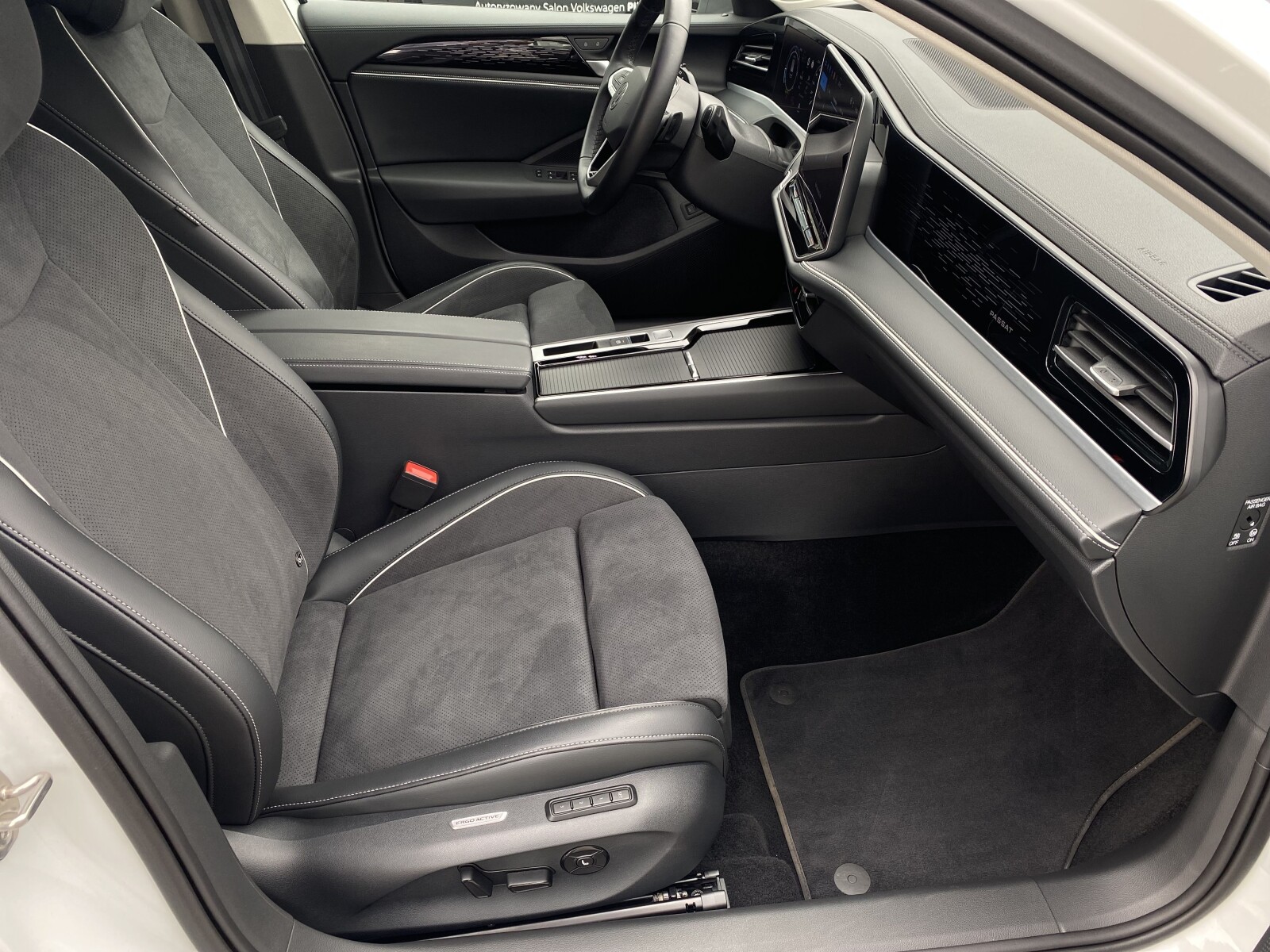 Volkswagen Passat Variant - zdjęcie 35
