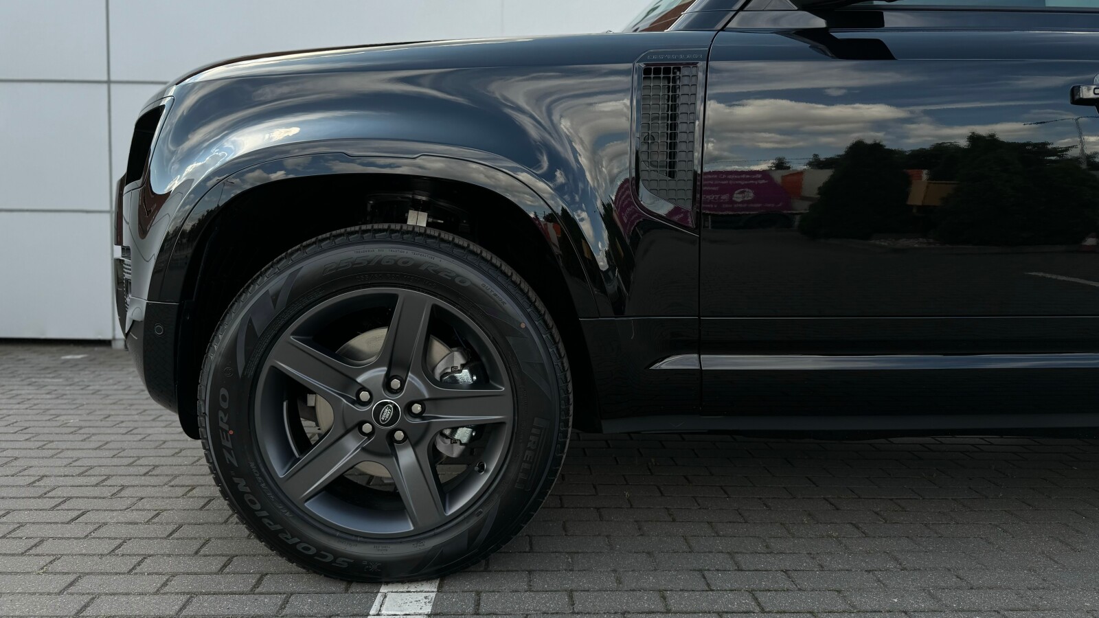 Land Rover Defender 110 - zdjęcie 4