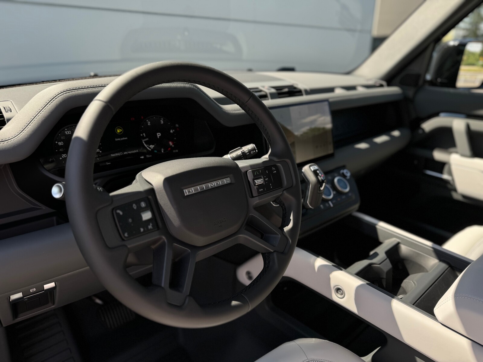 Land Rover Defender 110 - zdjęcie 8