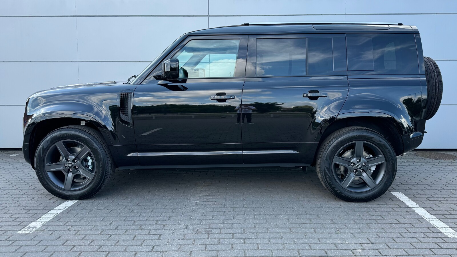 Land Rover Defender 110 - zdjęcie 3