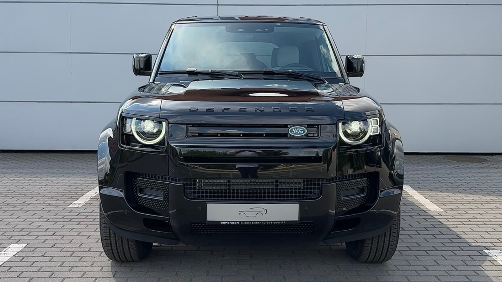 Land Rover Defender 110 - zdjęcie 2