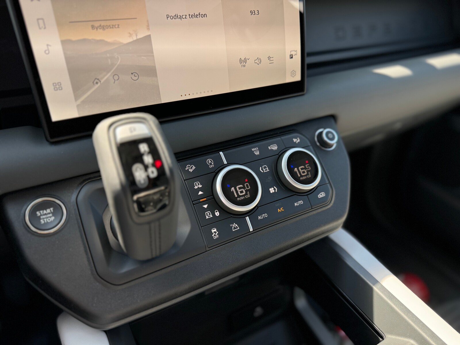 Land Rover Defender 110 - zdjęcie 16