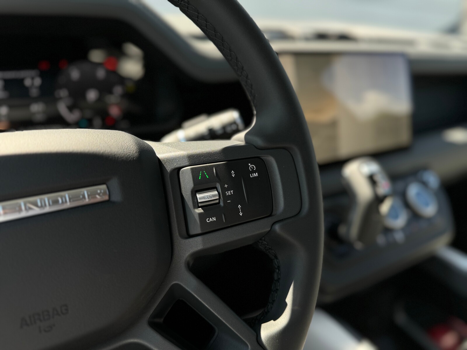 Land Rover Defender 110 - zdjęcie 21