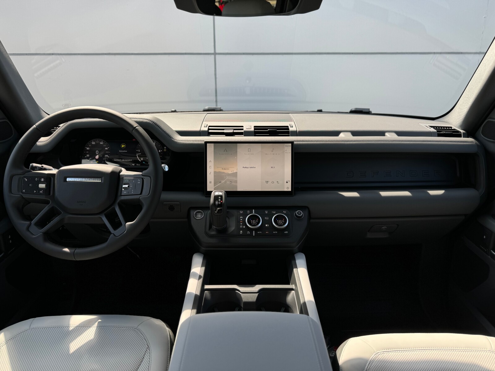 Land Rover Defender 110 - zdjęcie 12