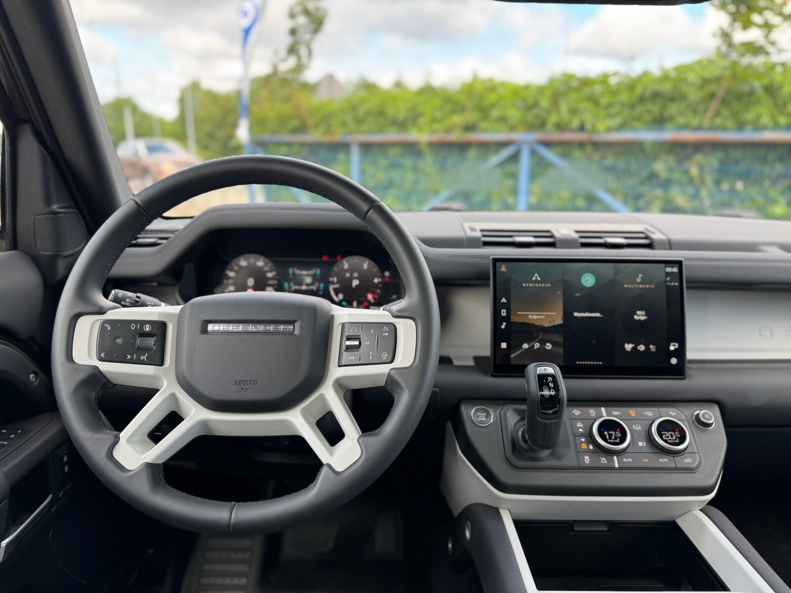 Land Rover Defender - zdjęcie 23