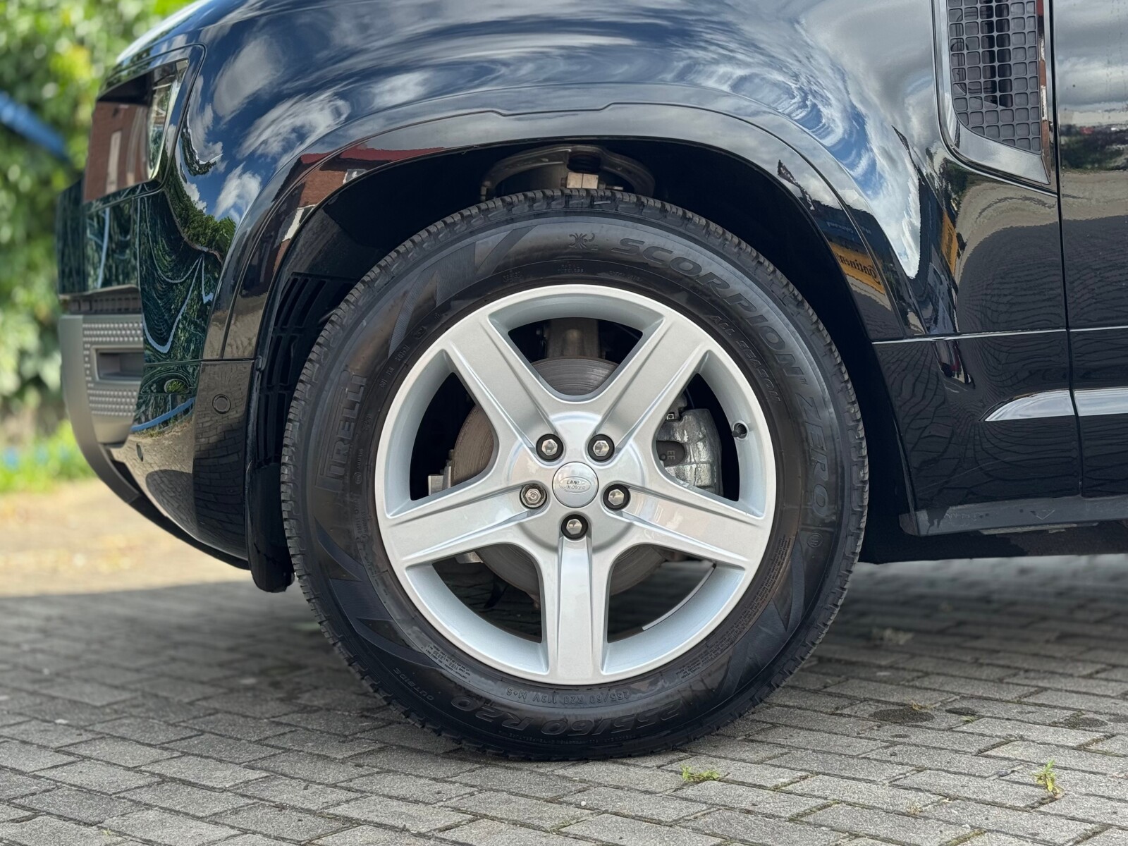 Land Rover Defender - zdjęcie 4