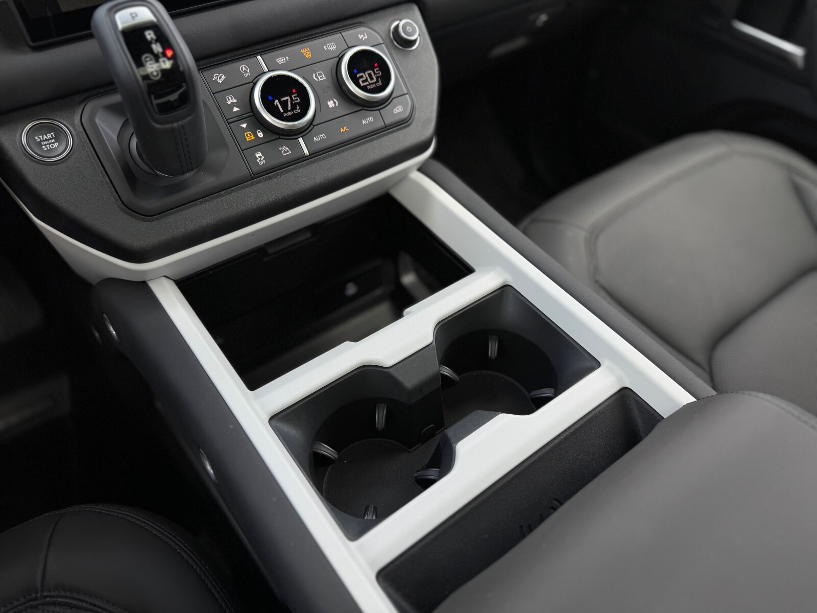 Land Rover Defender - zdjęcie 22