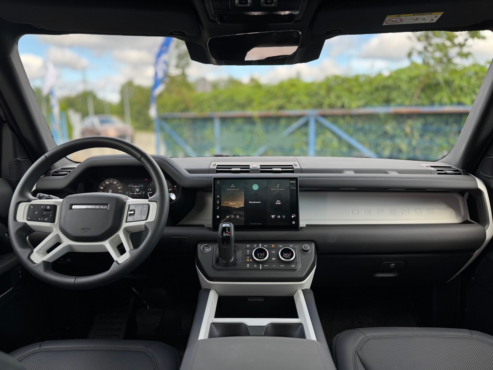 Land Rover Defender - zdjęcie 24
