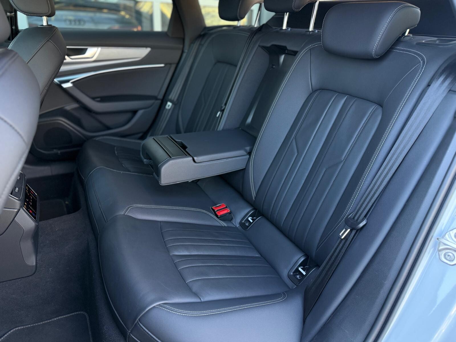 Audi A6 Avant - zdjęcie 19