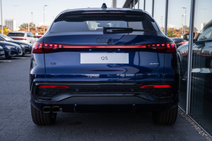 Od Ręki / Reflektory LED / Akt. Tempomat / Park Assist / Sound System