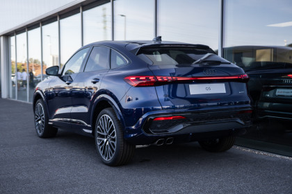 Od Ręki / Reflektory LED / Akt. Tempomat / Park Assist / Sound System