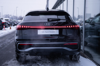 Od Ręki / Hak / Reflektory LED / Akt. Tempomat / Kamera / Park Assist