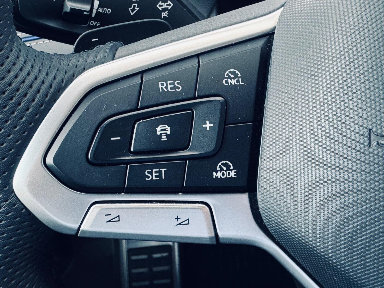 Volkswagen Tiguan - zdjęcie 19