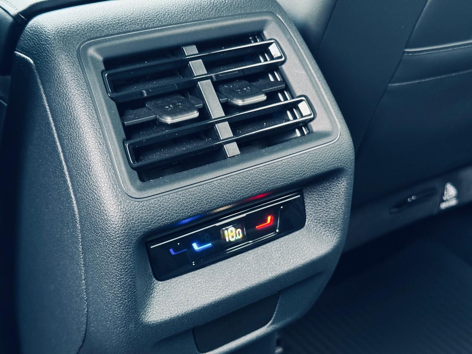 Volkswagen Tiguan - zdjęcie 29