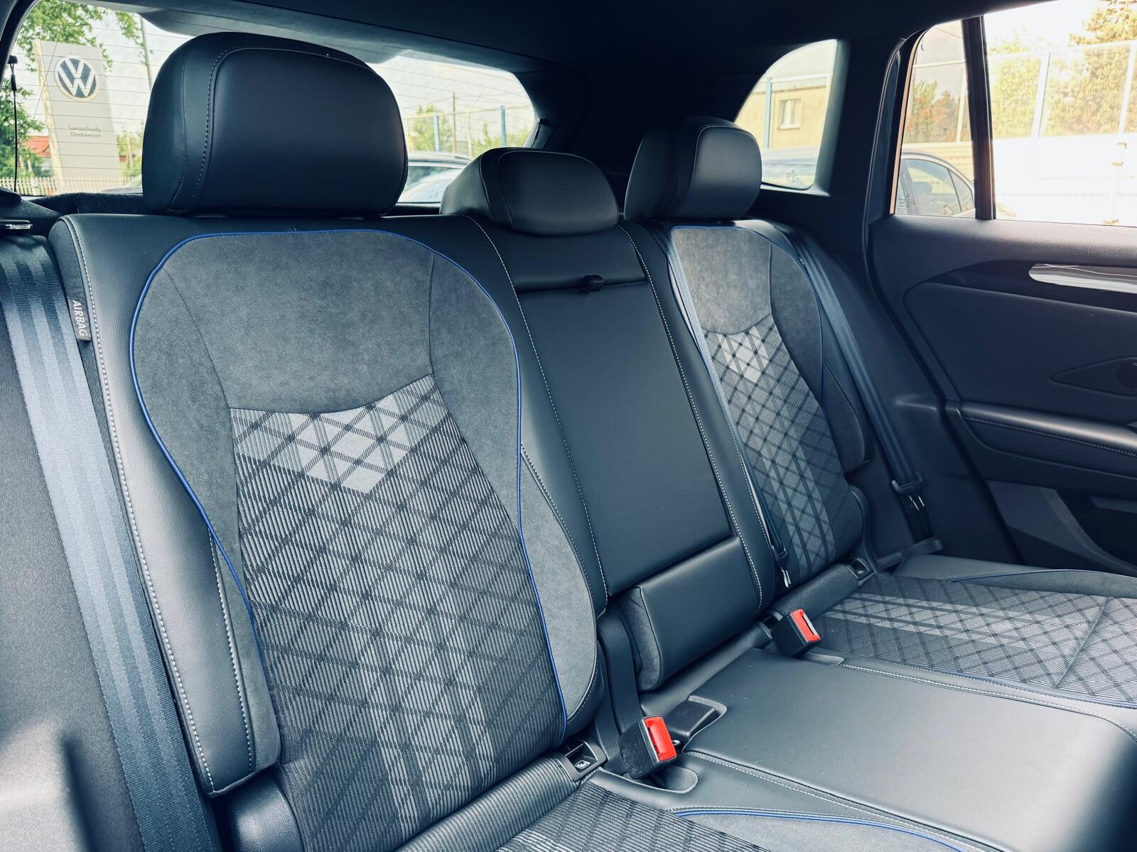 Volkswagen Tiguan - zdjęcie 14