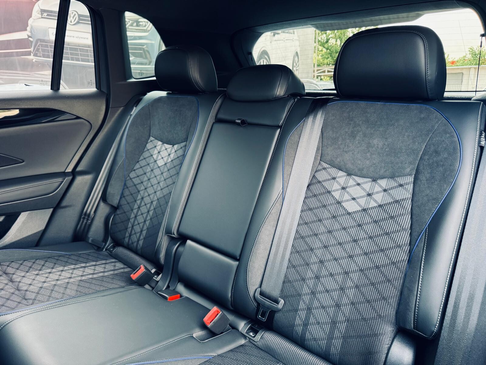 Volkswagen Tiguan - zdjęcie 12