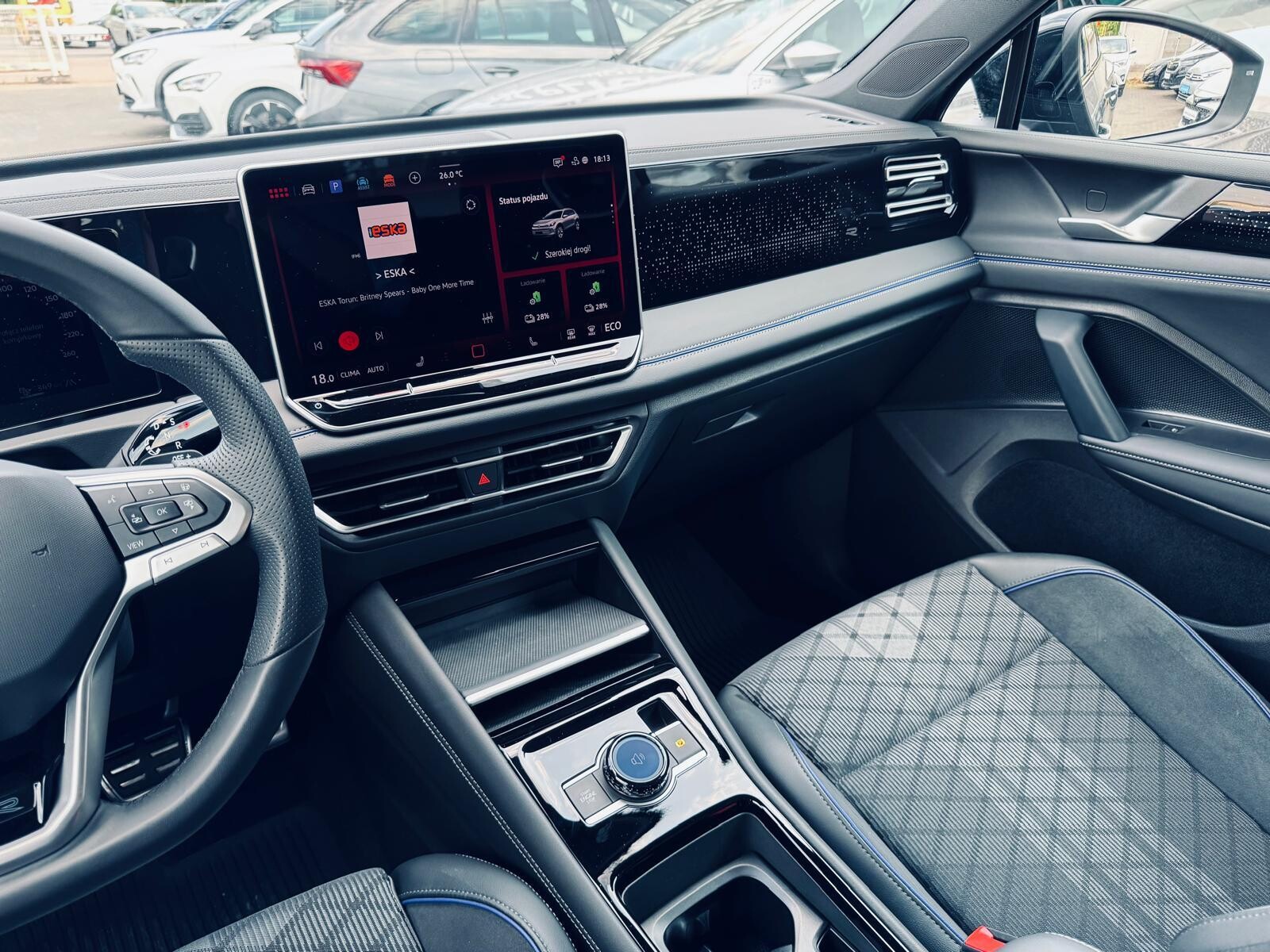 Volkswagen Tiguan - zdjęcie 17