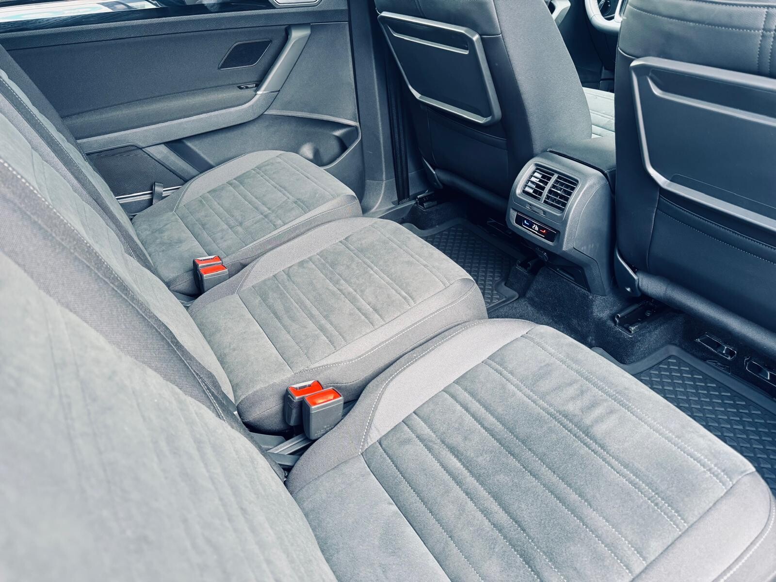 Volkswagen Touran - zdjęcie 24