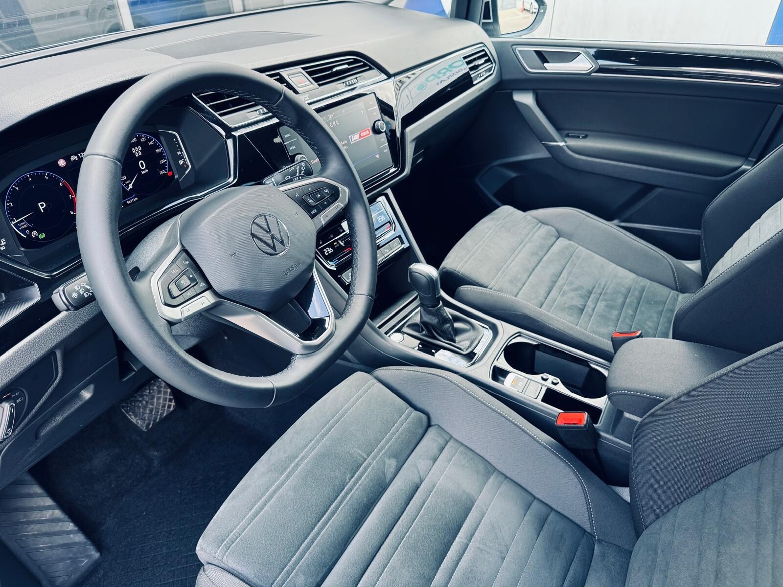 Volkswagen Touran - zdjęcie 16