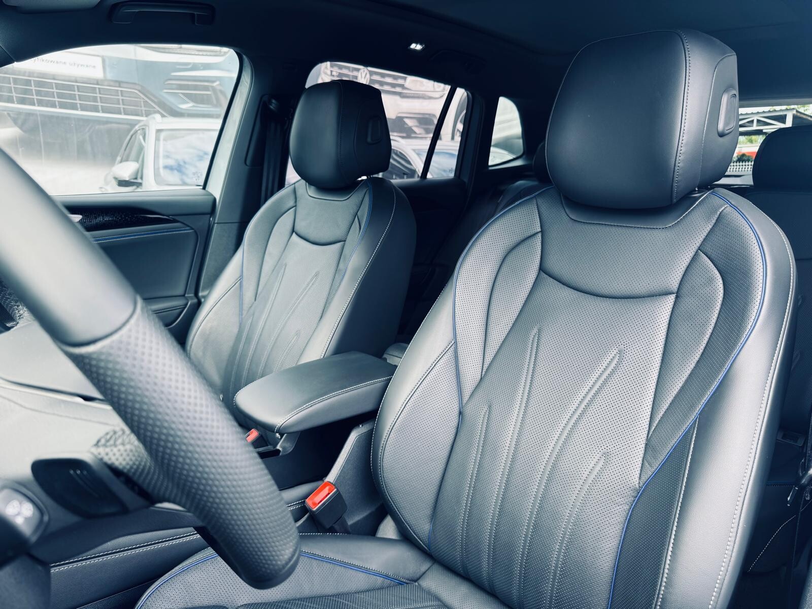 Volkswagen Tiguan - zdjęcie 12